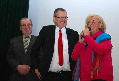 Anton Heilken, Michael Wiedemann und die Schauspielerin Inge Rassaerts - die im Film "Das Dorf in der Heide" die Magd Stine spielte